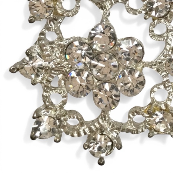 Large 1960s Silver Filigree Rhinestone Brooch • Floral Lace Design - Picture 6 of 12